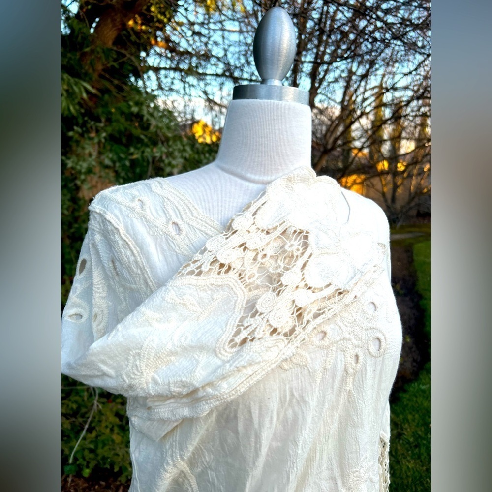 LAPIS BOHO Elegant Cream Lace Women's Top - Picture 2 of 9